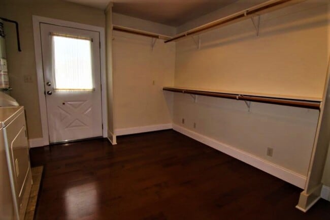 Building Photo - R1920T