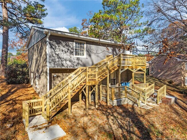 Building Photo - 735 Ashbrook Rd