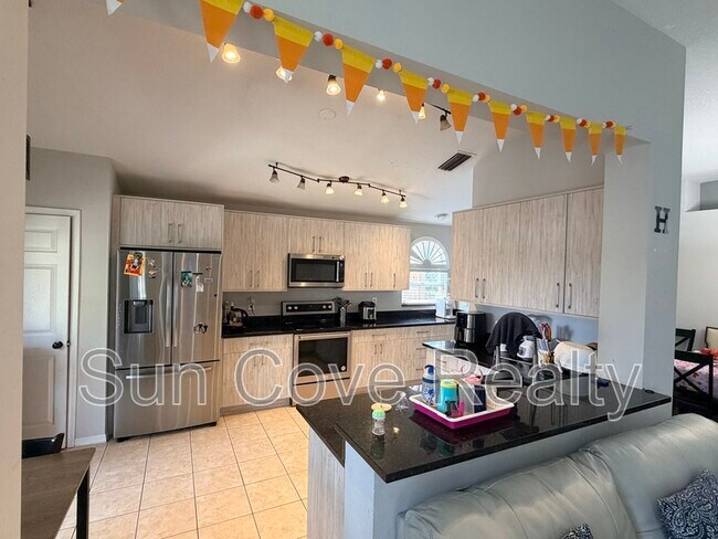 Building Photo - 8833 Cypress Hammock Dr