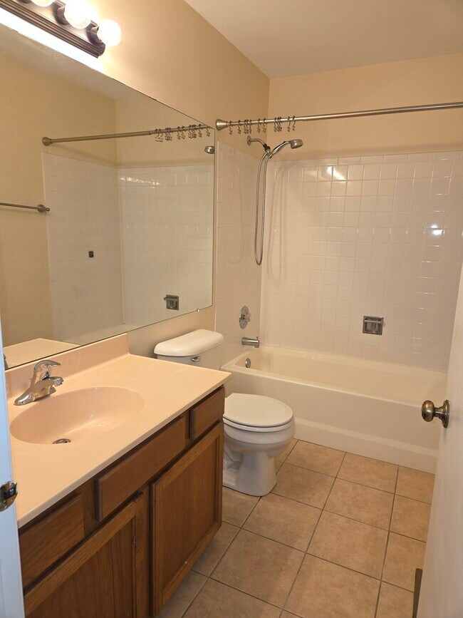 Building Photo - 1115 Regency Ct