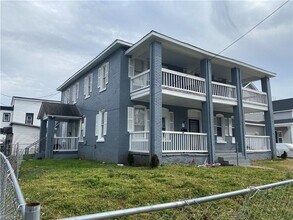 Building Photo - MOVE IN READY 4 Bedroom in the Heart of Portsmouth!