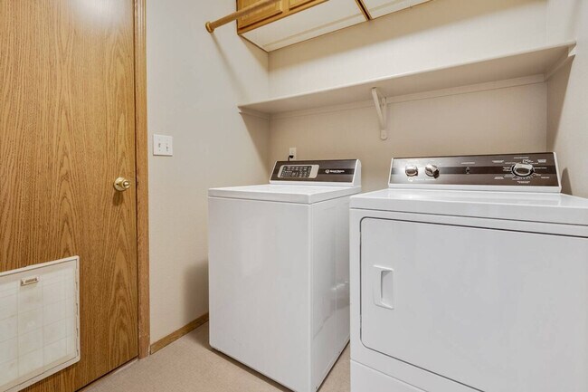 Building Photo - 2416 S Tiger Lily Dr