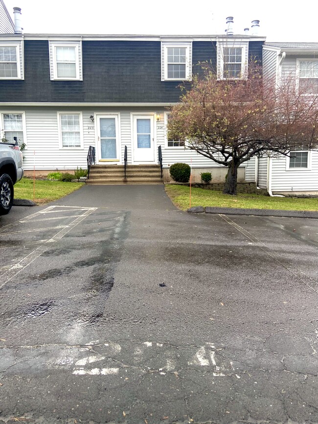 Building Photo - 204 Austin Ryer Ln