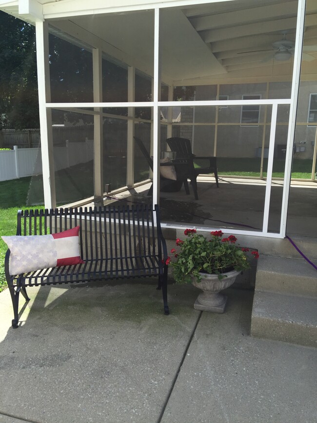 Screened in porch #2 - 5030 Postlewaite Rd