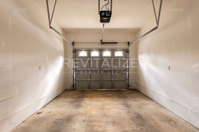 Building Photo - 3 Bed 2.5 Bath Townhome in West Mobile