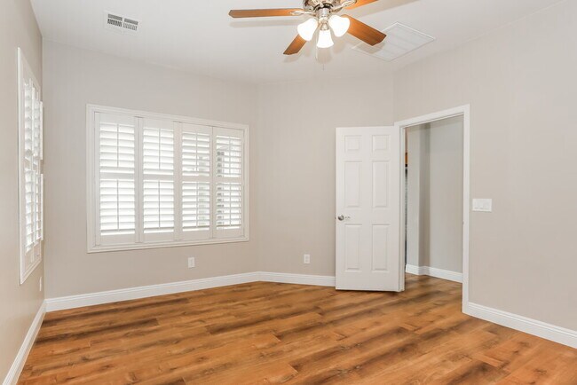 Building Photo - 2650 E Wildhorse Pl