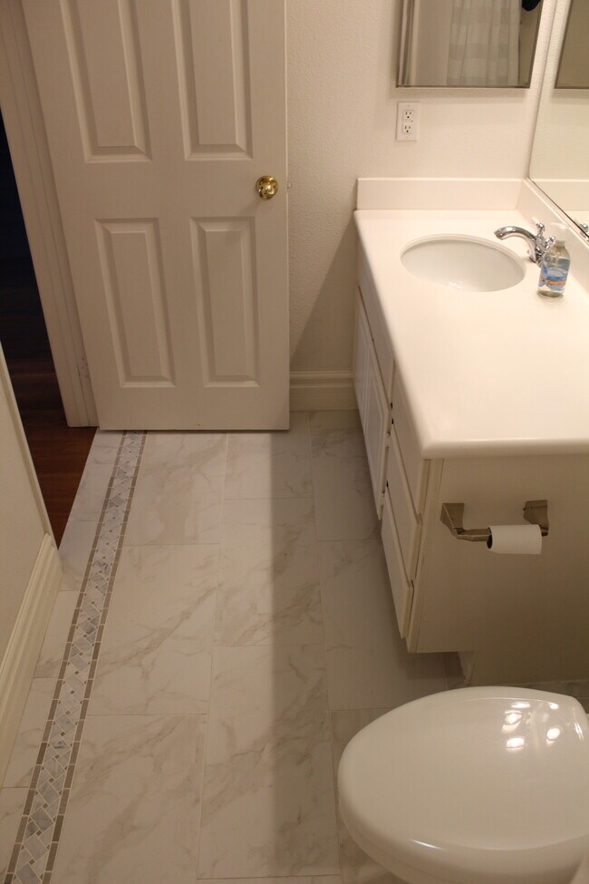 Building Photo - 35703 Date Palm St