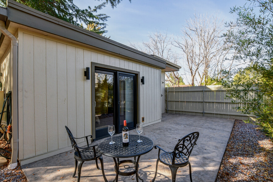 Building Photo - 182 Meadow Lark Dr