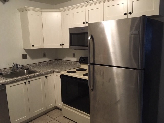 Building Photo - 326 Green Meadow Dr