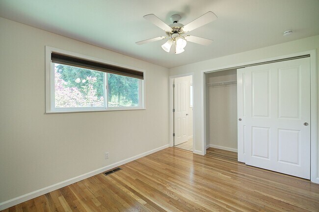 Building Photo - 5Bd/2.25Ba Kirkland Home
