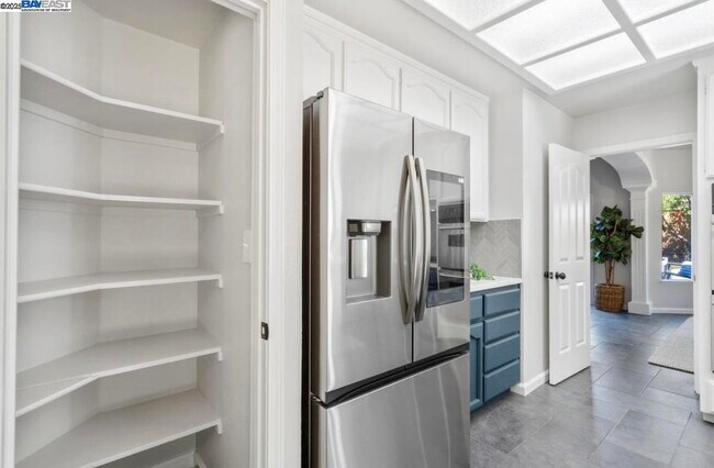 Building Photo - 5 Stuart Pl