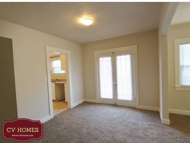 Building Photo - 980 N Broadway St