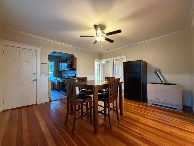 Building Photo - 320 Wood St