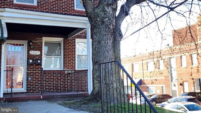 Building Photo - 2527 Kirk Ave