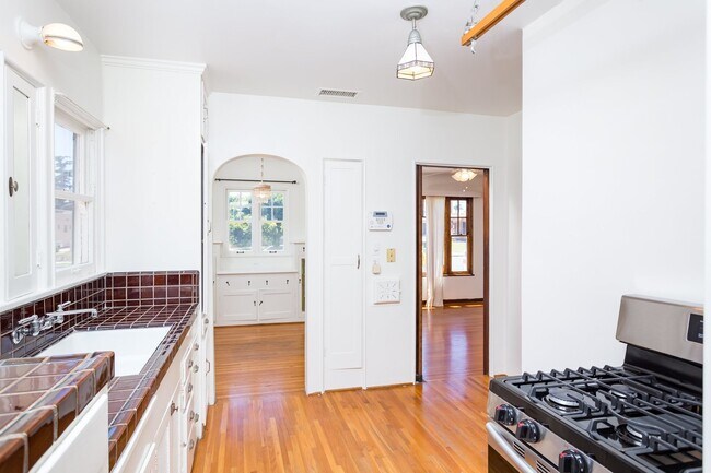 Building Photo - 4455 Swift Ave