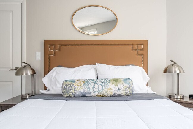 Building Photo - 615 N East St