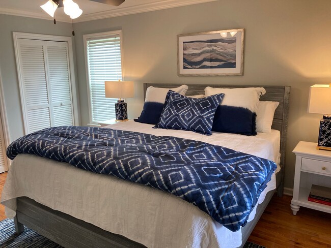 Building Photo - Sullivan's Island Charmer-Fully Furnished