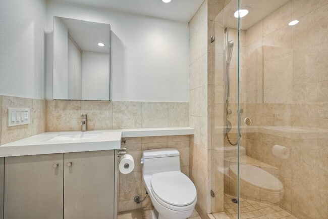 Building Photo - 1250 Cave St