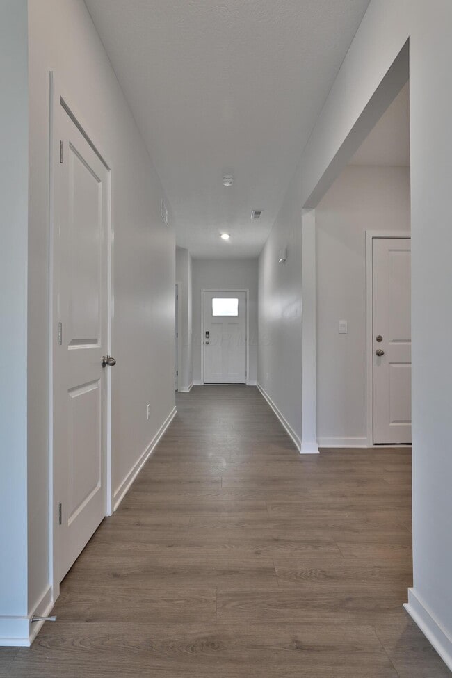 Building Photo - 738 Maria Dr