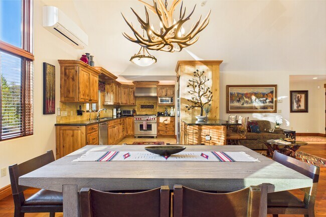 Building Photo - 593 Meadowood Dr
