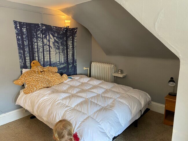 Building Photo - 2504 Girard Avenue South