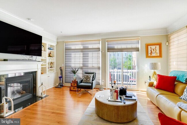 Building Photo - 456 Ferdinand Day Dr
