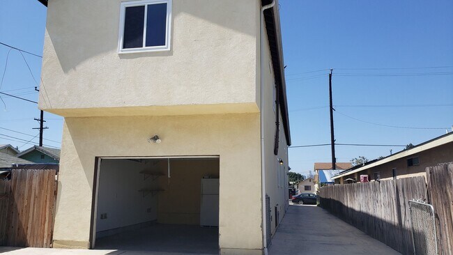 Building Photo - 40(718)