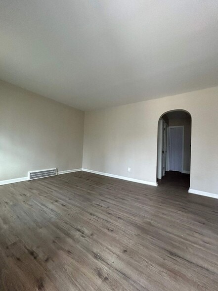 Building Photo - Fully Renovated 3-Bedroom Home – Move-In R...