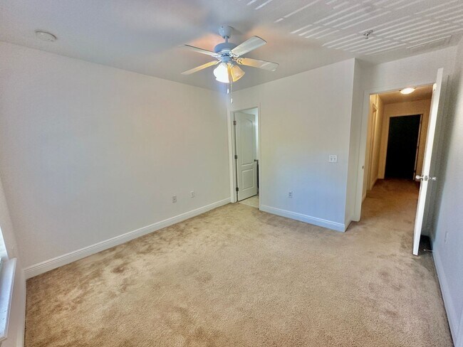 Building Photo - 2926 SW 35th Pl
