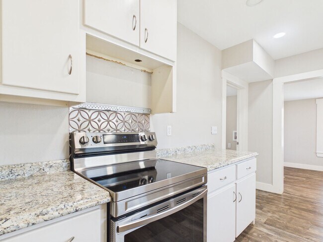 Building Photo - Bright & Spacious 2-Bedroom Home with Large Living Area, Big Kitchen & Expansive Backyard