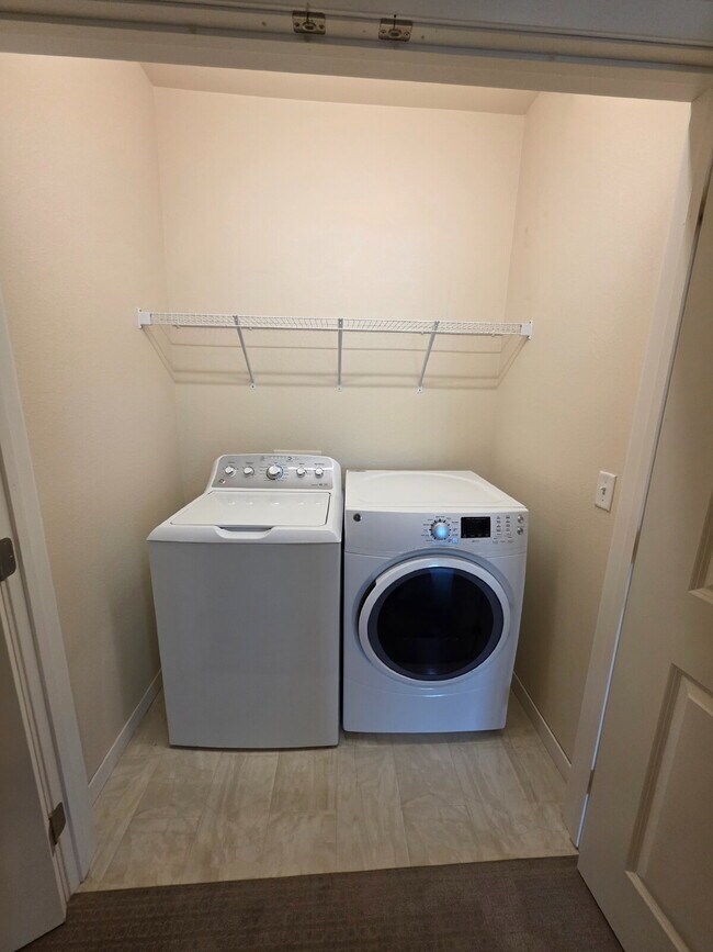 Building Photo - 2 Bedroom | 1 Bathroom 3rd Floor Apartment...