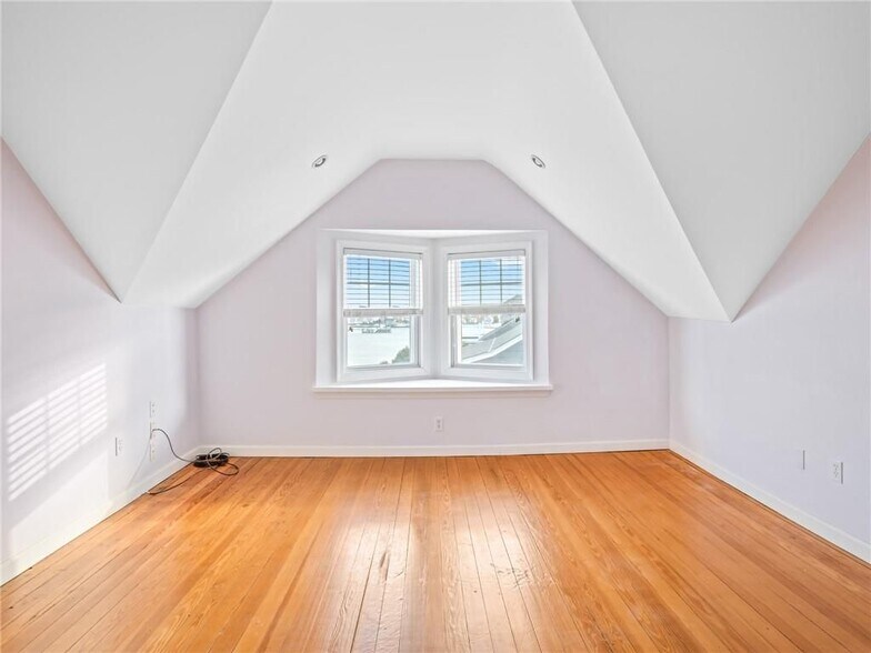 Building Photo - 22 Hudson Pl