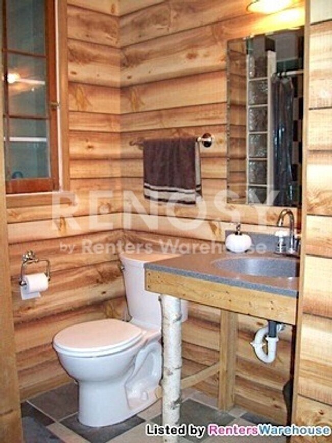 Building Photo - Stunning 4BD/2BA Home in Robbinsdale!