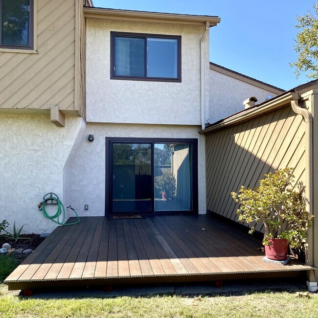 Building Photo - 6050 Henderson Dr