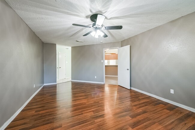 Building Photo - 2514 General Colony Dr