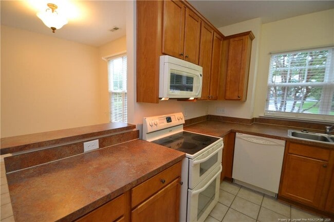 Building Photo - 821 Hamlet Park Dr