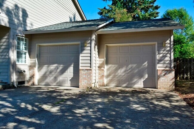 Building Photo - 20546 SW Lavender Ave