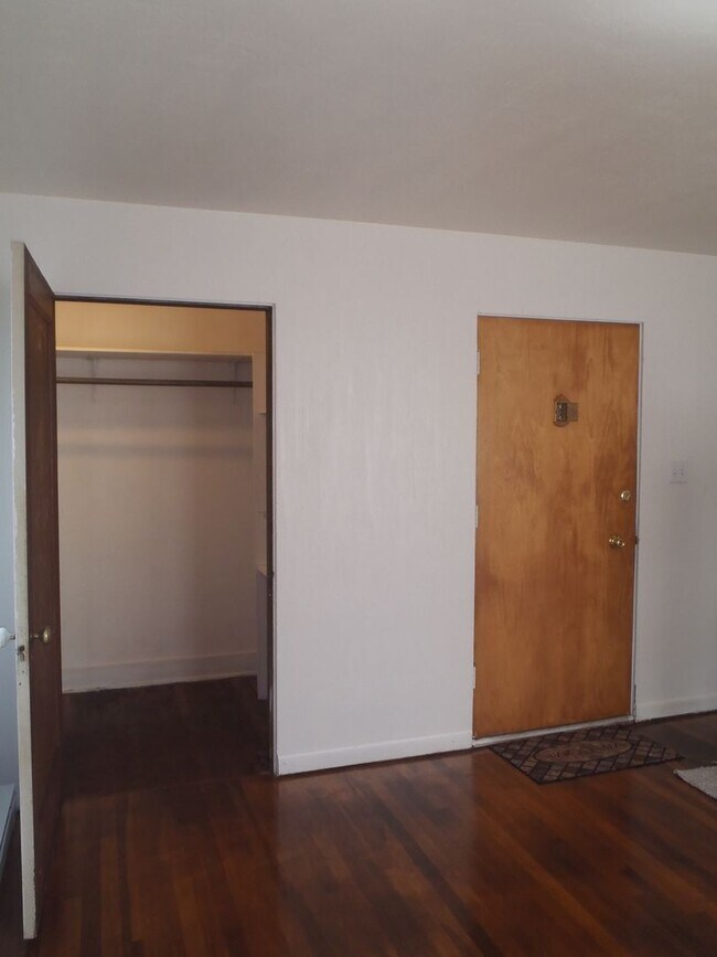 Building Photo - 2603