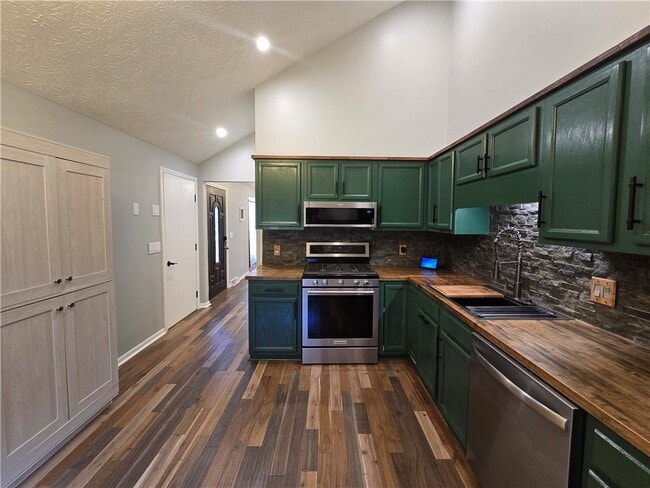 Building Photo - 9 Hepatica Ln