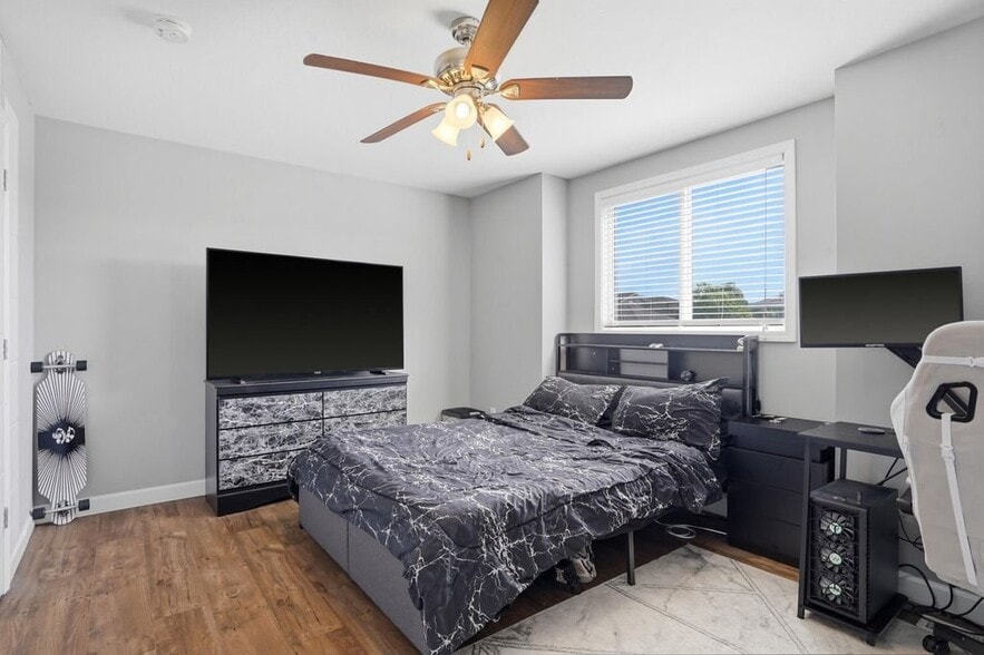 Building Photo - 5209-5211-5211 Silver Mill Dr