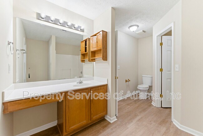 Building Photo - 2088 Manhattan Pkwy