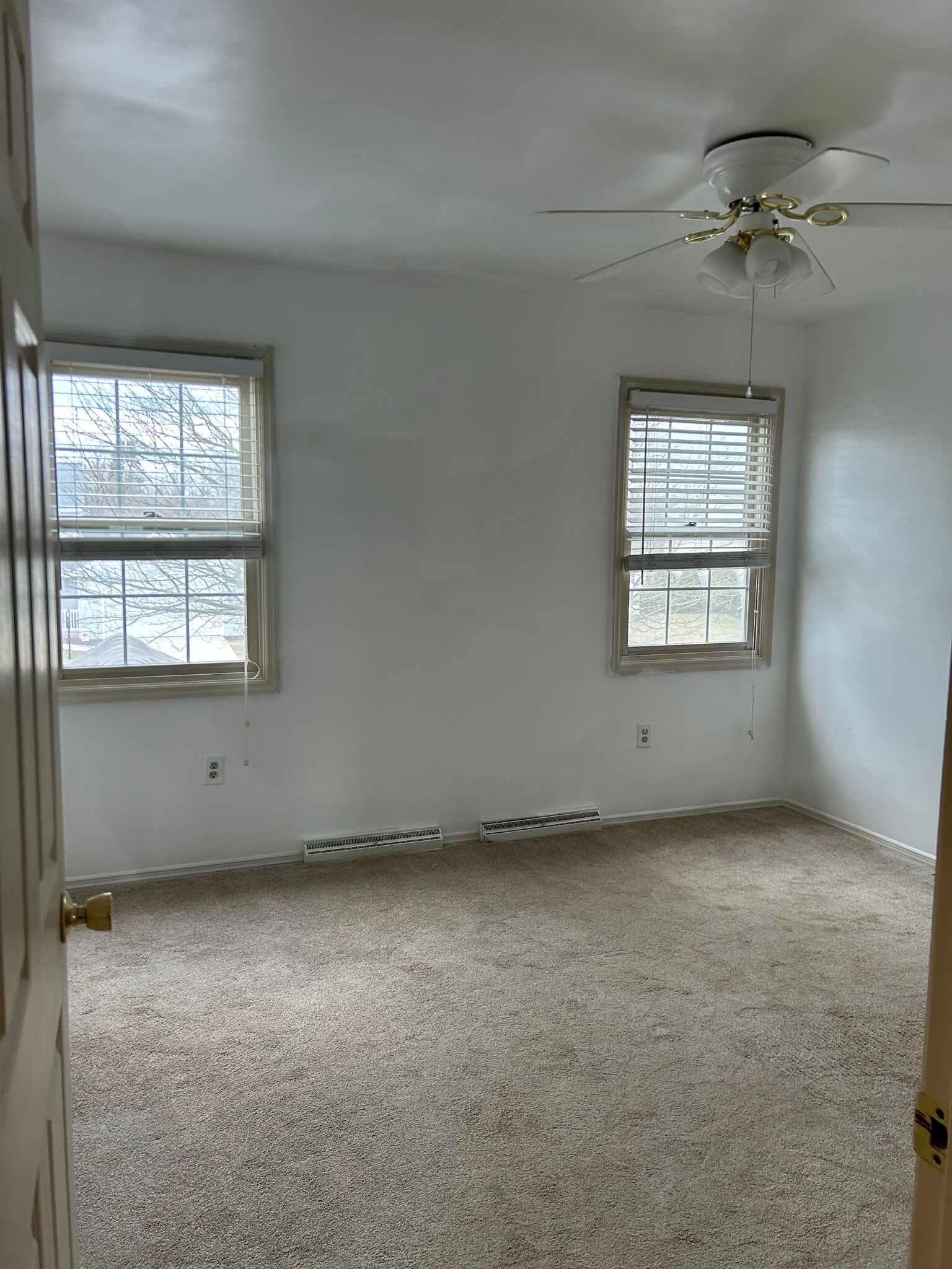 Building Photo - 19 Sycamore Dr