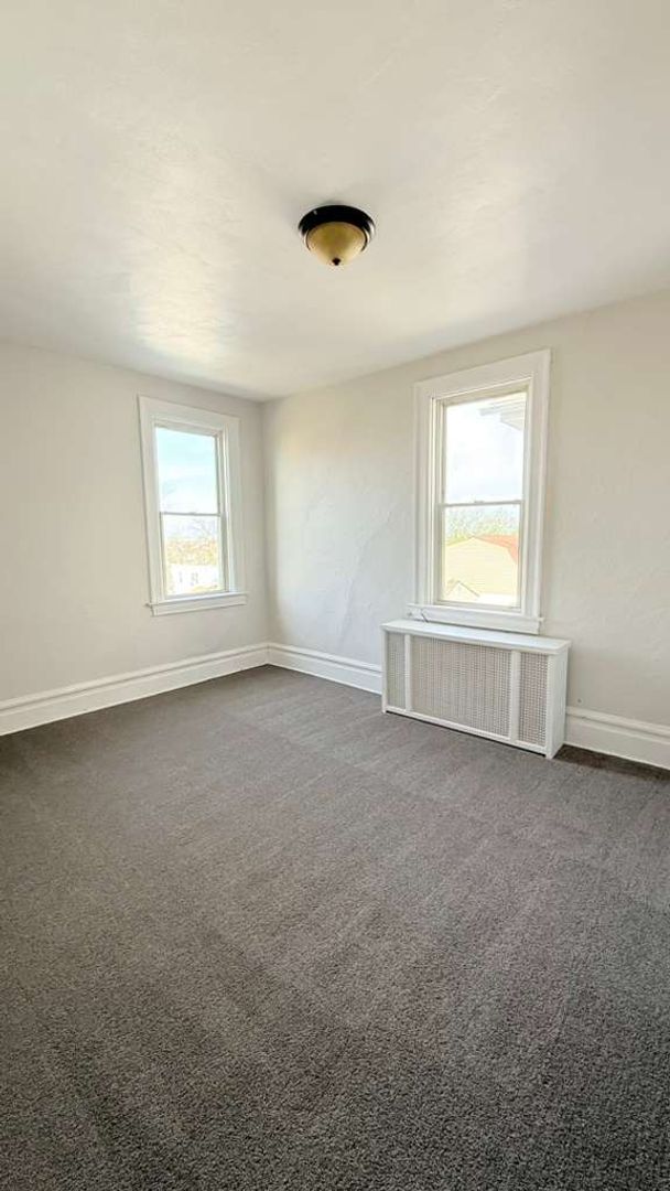 Building Photo - Spacious 4BR 1.5BA Single Family Home in Carrick