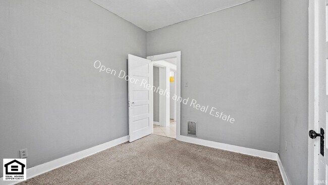 Building Photo - 412 Archer Ave