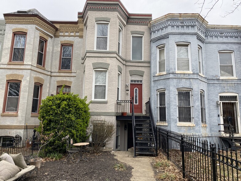 Primary Photo - 1122 K St NE