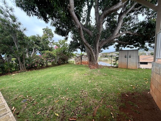 Building Photo - Split ACs! 3 Bathrooms! Indoor Laundry!