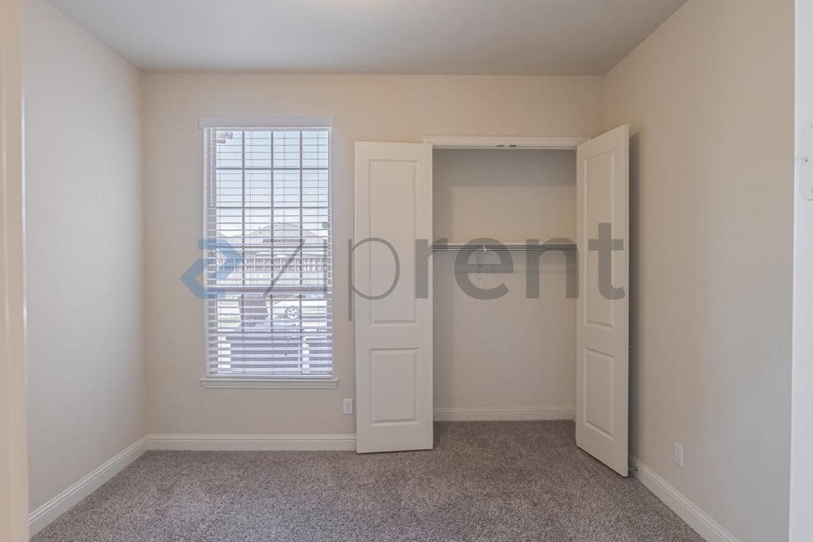 Building Photo - Unit