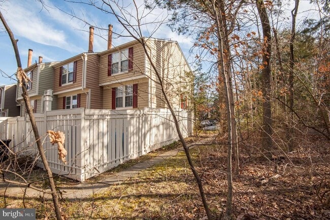 Building Photo - 1598 Woodcrest Dr