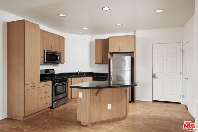 Building Photo - 1408 W Washington Blvd
