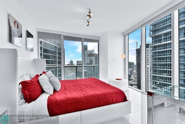 Building Photo - 475 Brickell Ave